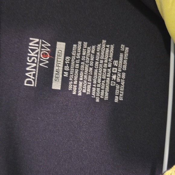 Semi-fitted athletic top with zipper and thumb holes in sleeves - Gray Medium - Picture 2 of 4